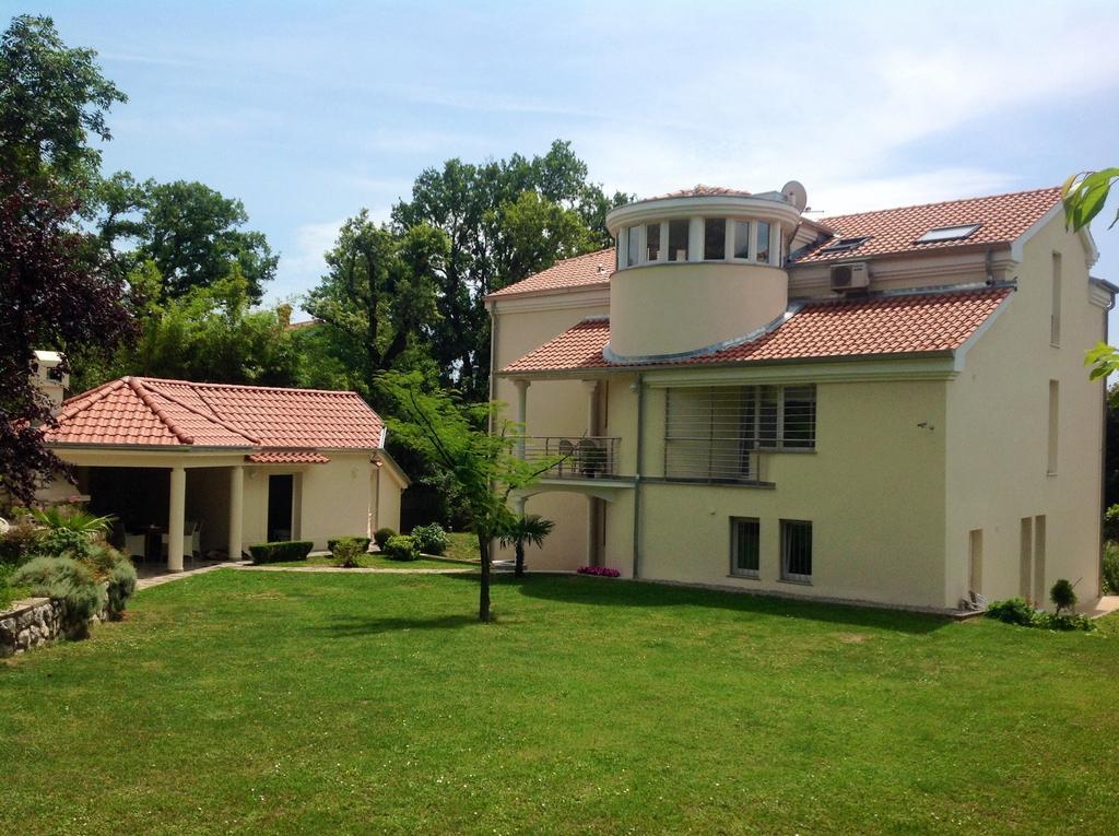 Apartments Villa Majda มาทุลยี ภายนอก รูปภาพ