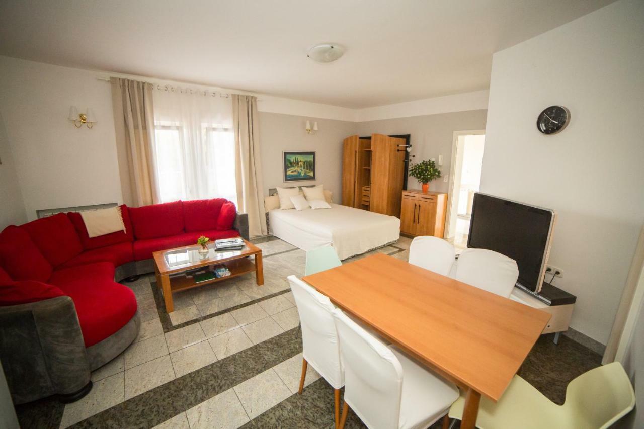 Apartments Villa Majda มาทุลยี ภายนอก รูปภาพ