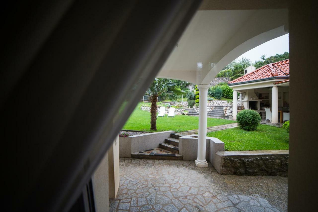 Apartments Villa Majda มาทุลยี ภายนอก รูปภาพ