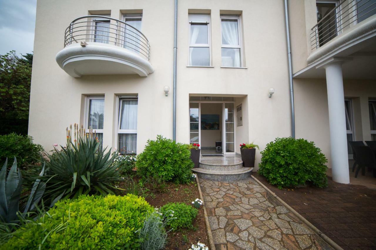 Apartments Villa Majda มาทุลยี ภายนอก รูปภาพ