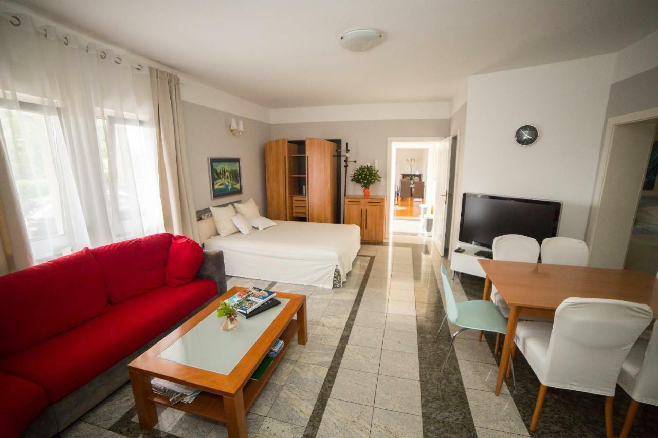 Apartments Villa Majda มาทุลยี ภายนอก รูปภาพ